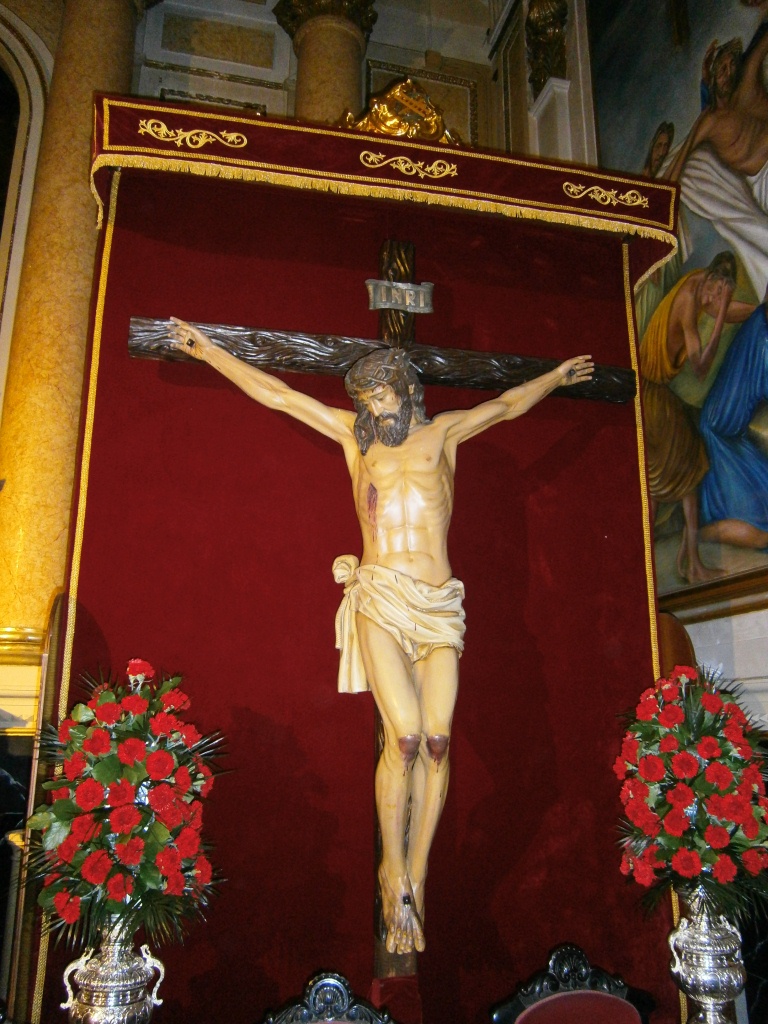 Santísimo Cristo Crucificado en su altar cuaresmal